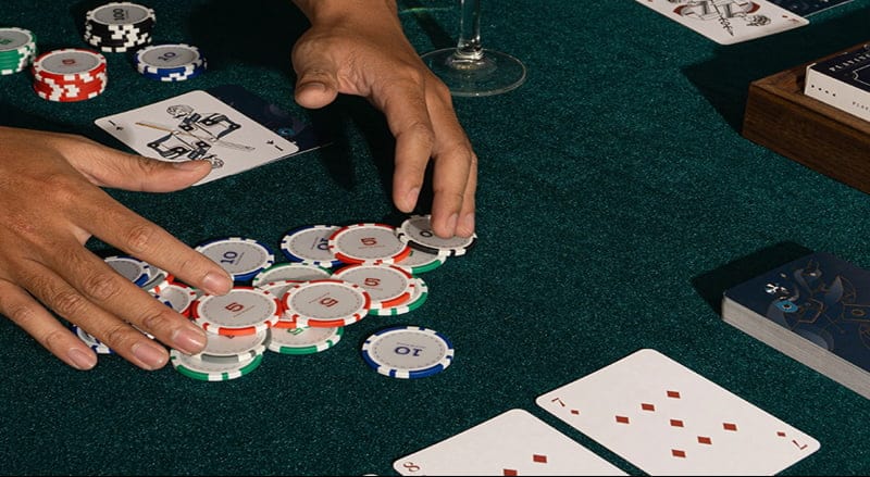 Tuyệt chiêu Bluff tại sảnh Poker là gì? 